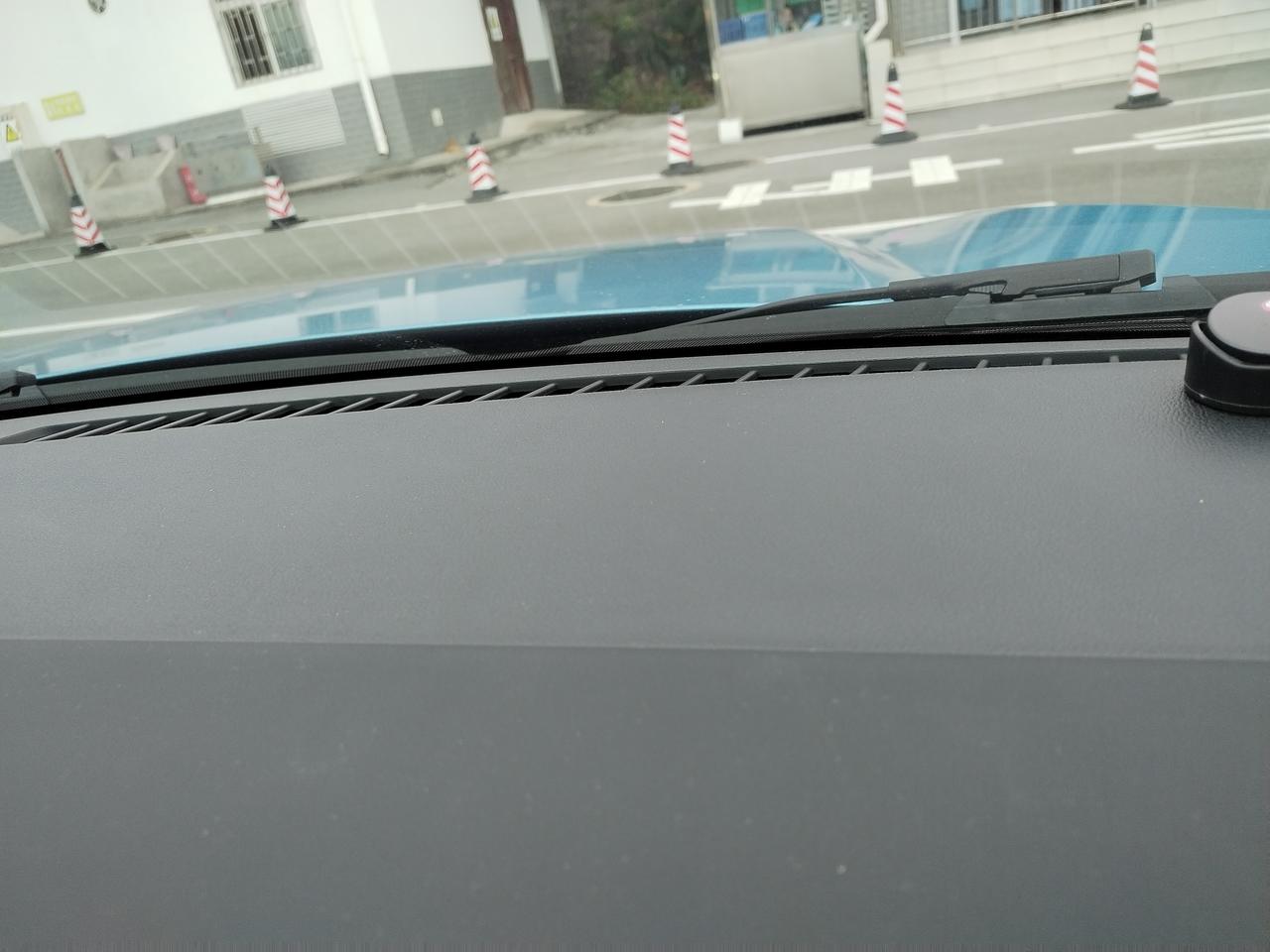 福特锐际 前面这个位置洞洞真大，落东西下去了，有谁遇到过阿？怎么取出来哦？难道我要把中控台拆完