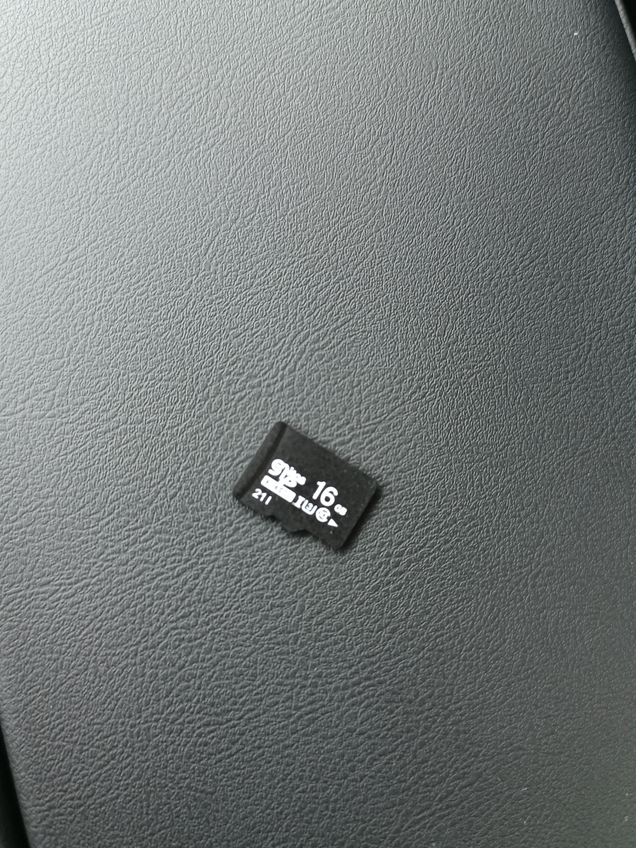 广汽传祺传祺GS4 PLUS 行车记录仪内存卡是这样的吗？是不是弄错了，我看插口大多了啊