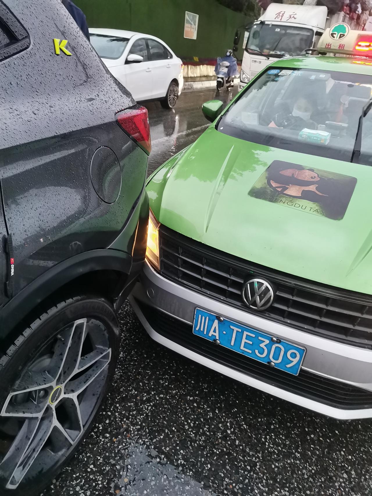 荣威RX5 被出租车追尾了，出租车全责，需要去交警队出具责任认定书，然后走保险理赔。没有处理过交通事故，请问大家去交警队