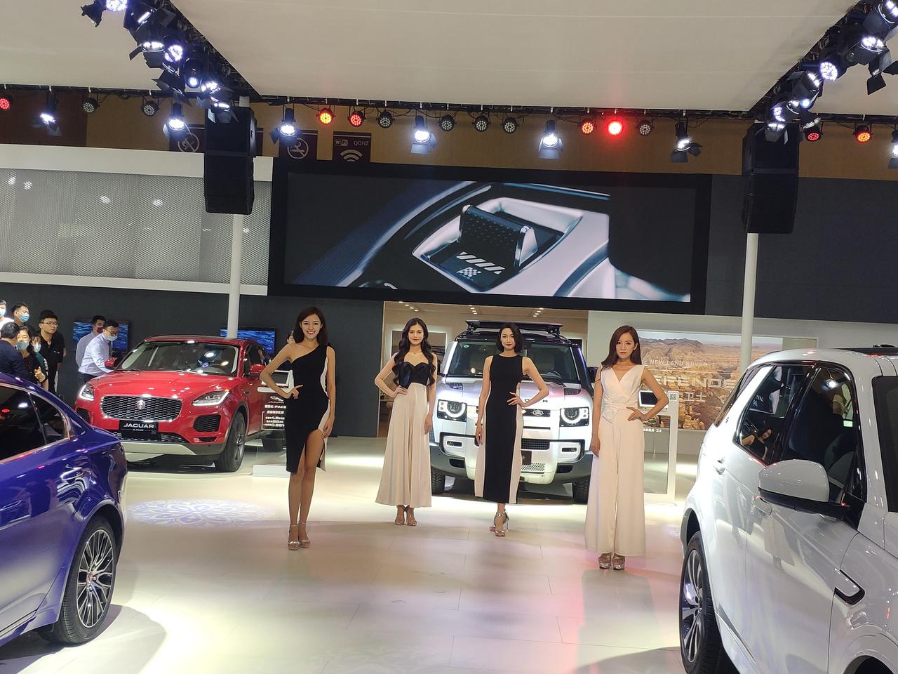 捷豹F-PACE 青岛车展报价，参考一下是否值得入手？都市尊享34万 赛琪38万就是简单询了一下价格