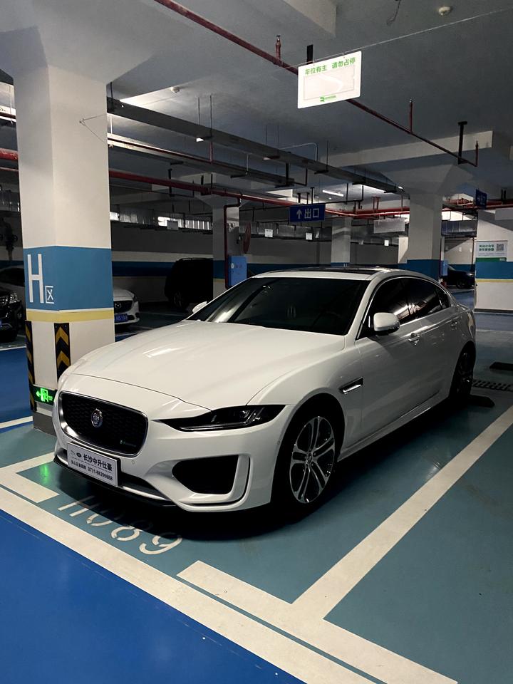捷豹XEL xel 进取运动，在40-70码匀速行驶，不踩油门 或者轻踩油门的时候，转速特别低只有1000转左右，感觉车