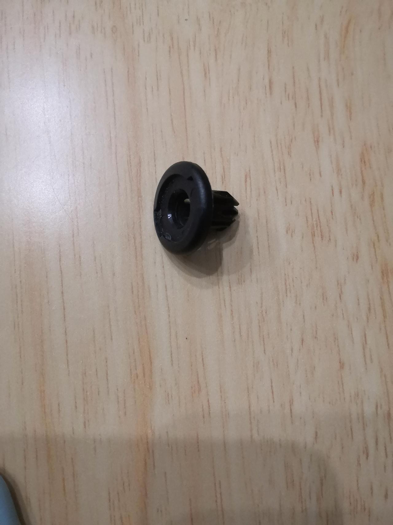 长安欧尚X7 PLUS 车友们我想问问大家这个是啥东西，今天车底刮了掉出来这个，有知道的吗？