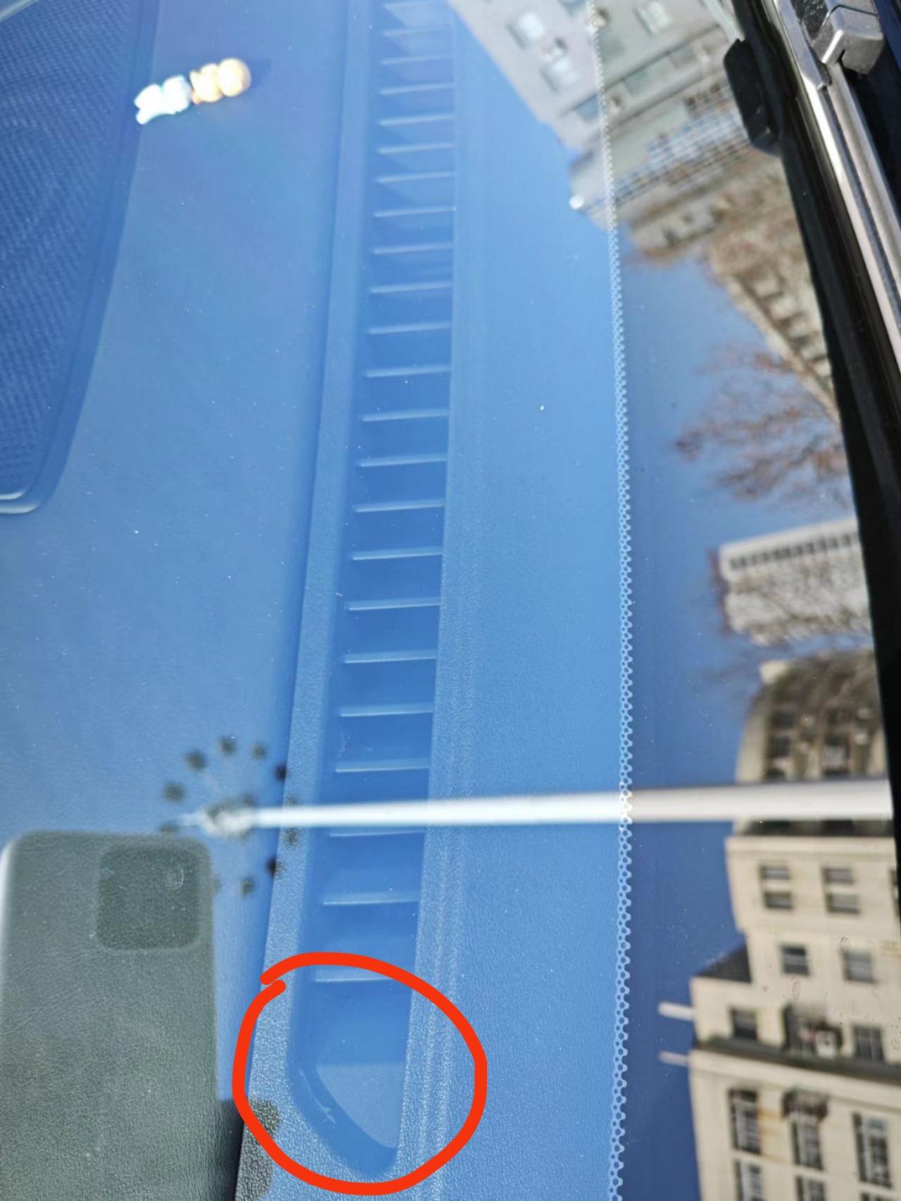比亚迪汉DM 请问各位汉友，前挡风出风口掉进去了除尘软胶，怎么取出