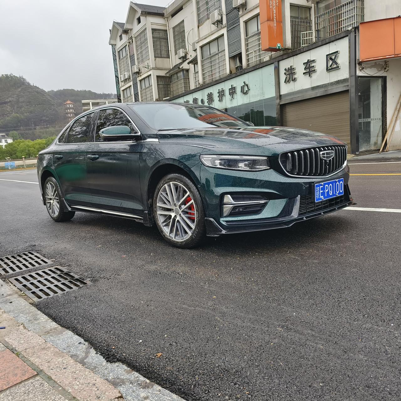 吉利星瑞 全程市区，没上过高速，经常地板油。这个油耗高吗？
