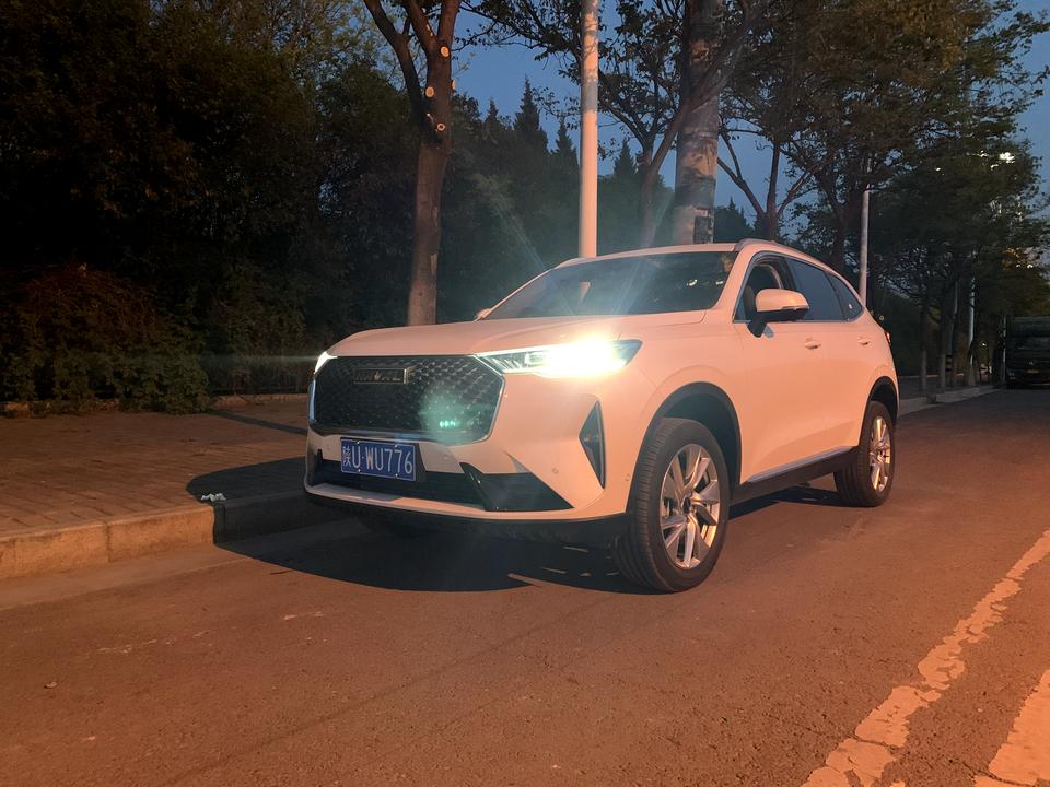 哈弗H6 兄弟们，你们用的都是什么记录仪啊？自带的吗？自带的记录仪是不是在行车过程中就在后台运行，遇到什么事情了会自动拍