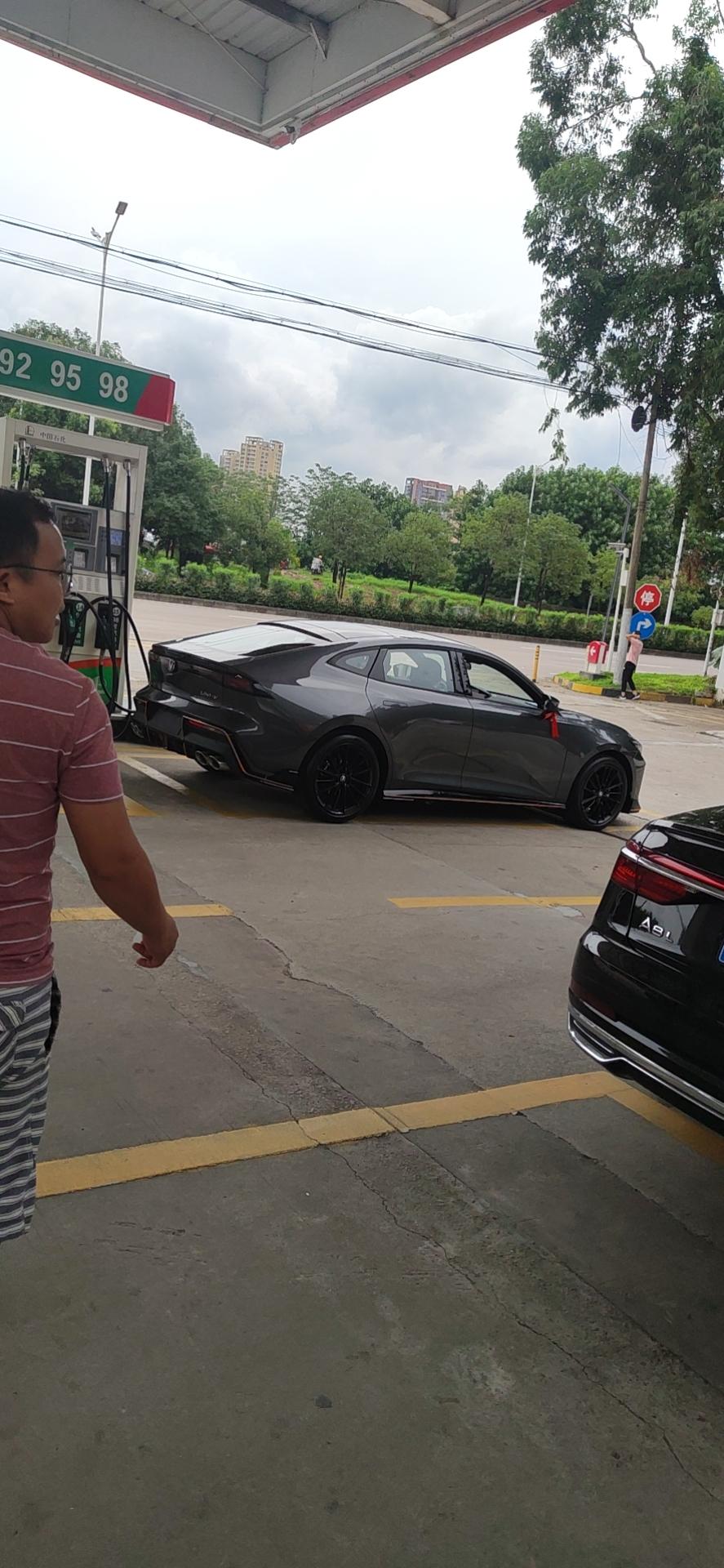 长安UNI-V 帅是没得讲，昨天提回来了。麻烦问一下大哥们手机互联怎么弄?App也下载了，原装数据线也用了，就是没啥反应