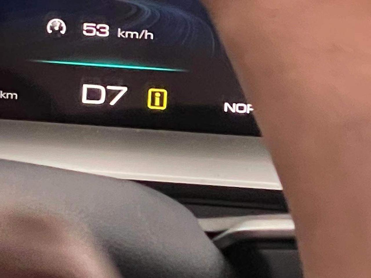 哈弗H6 车速上120就会出现这个黄色标志，是什么问题？如何解除这个问题？谢谢