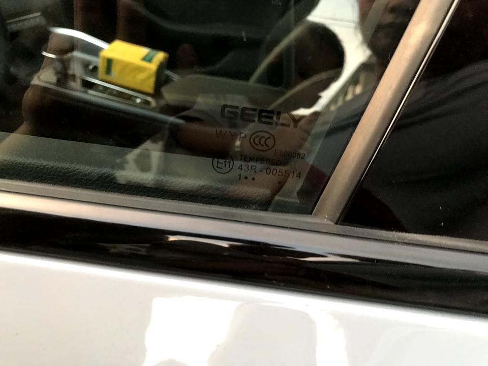 吉利星瑞 这个玻璃是什么日期生产的看不懂  2个点后面空了又一个点