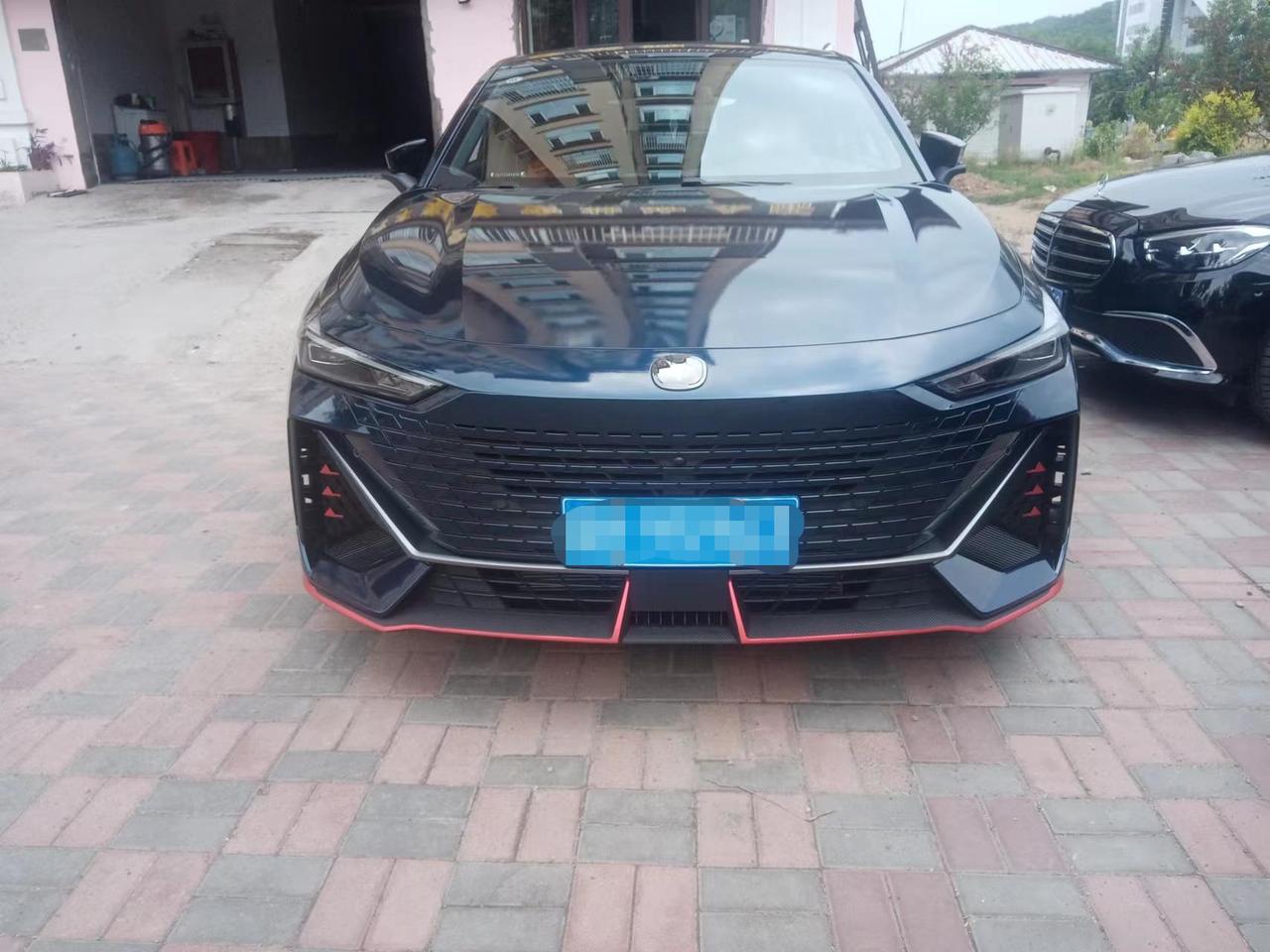 长安UNI-V 把长安的车标改成这样，会被交警处罚吗。出事故的话会影响保险吗？求懂法大神指导