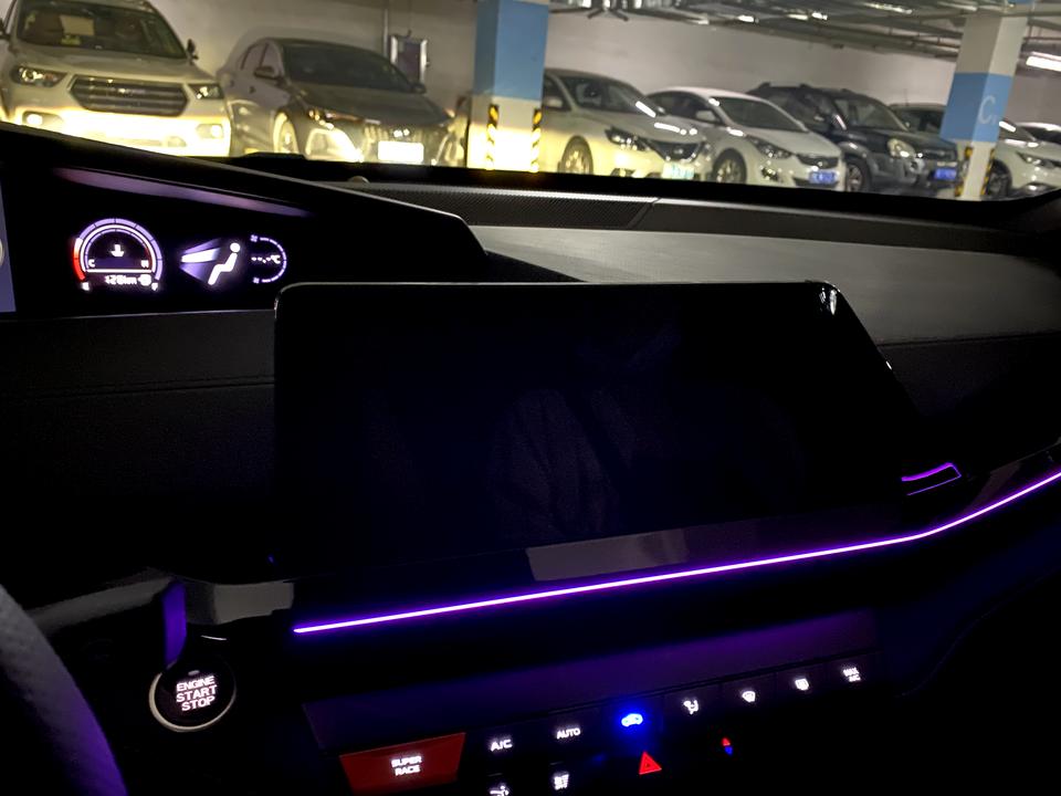 长安UNI-V Univ1.5T尊贵版，提车3个月，刚做完首保，跑了才2000多公里，最近一周车机卡死，怀疑是车子晒了之