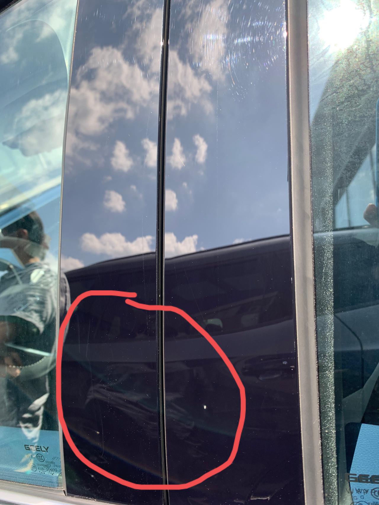 吉利星瑞 驾驶座这边B柱里有奇怪的纹路，这个有影响吗？