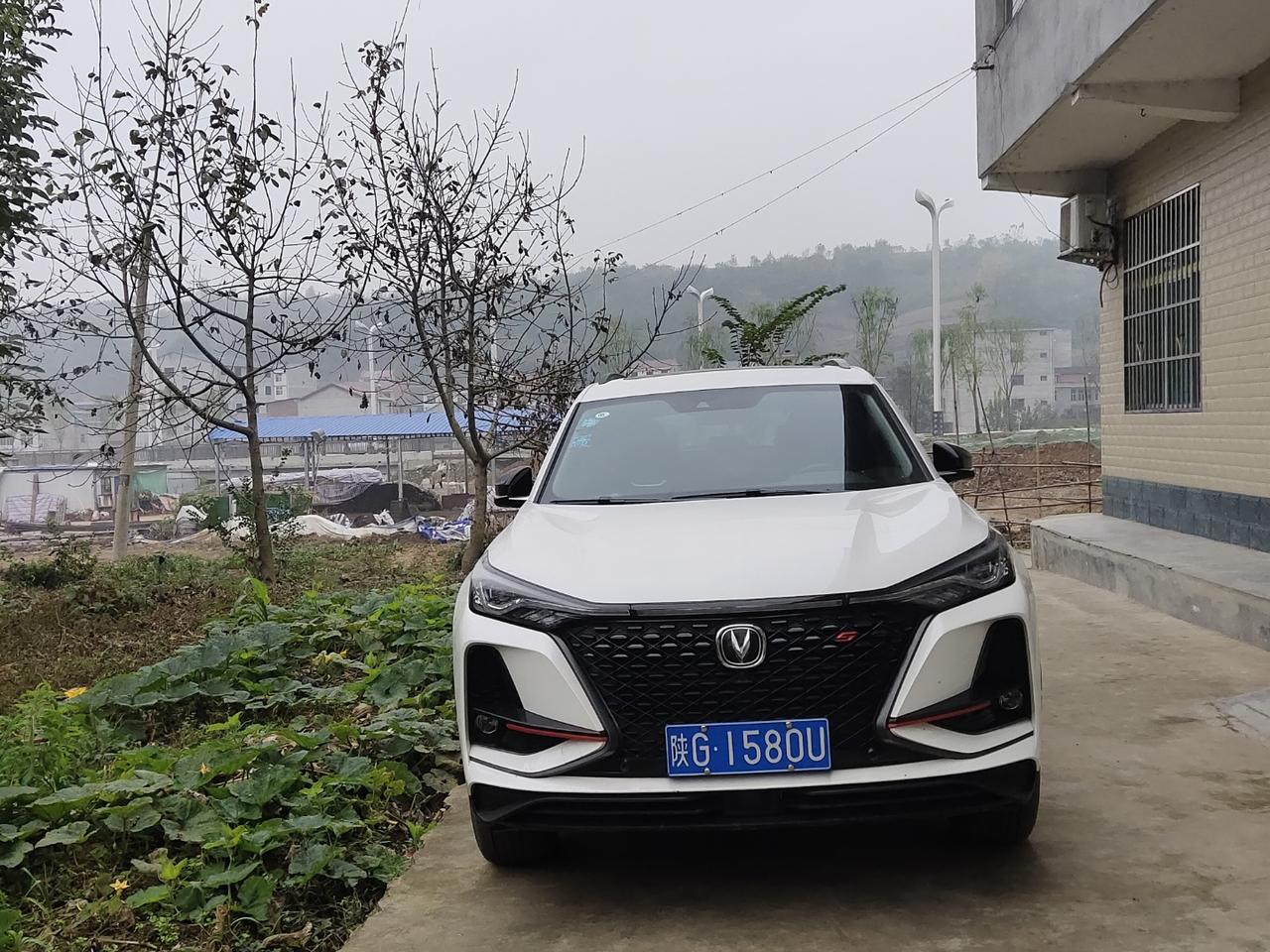 长安CS75 PLUS 车子开一年多了，再来谈谈感受，一如既往的觉得底盘真心不行，滤震差，过减速带特别颠，侧倾也大，胎噪