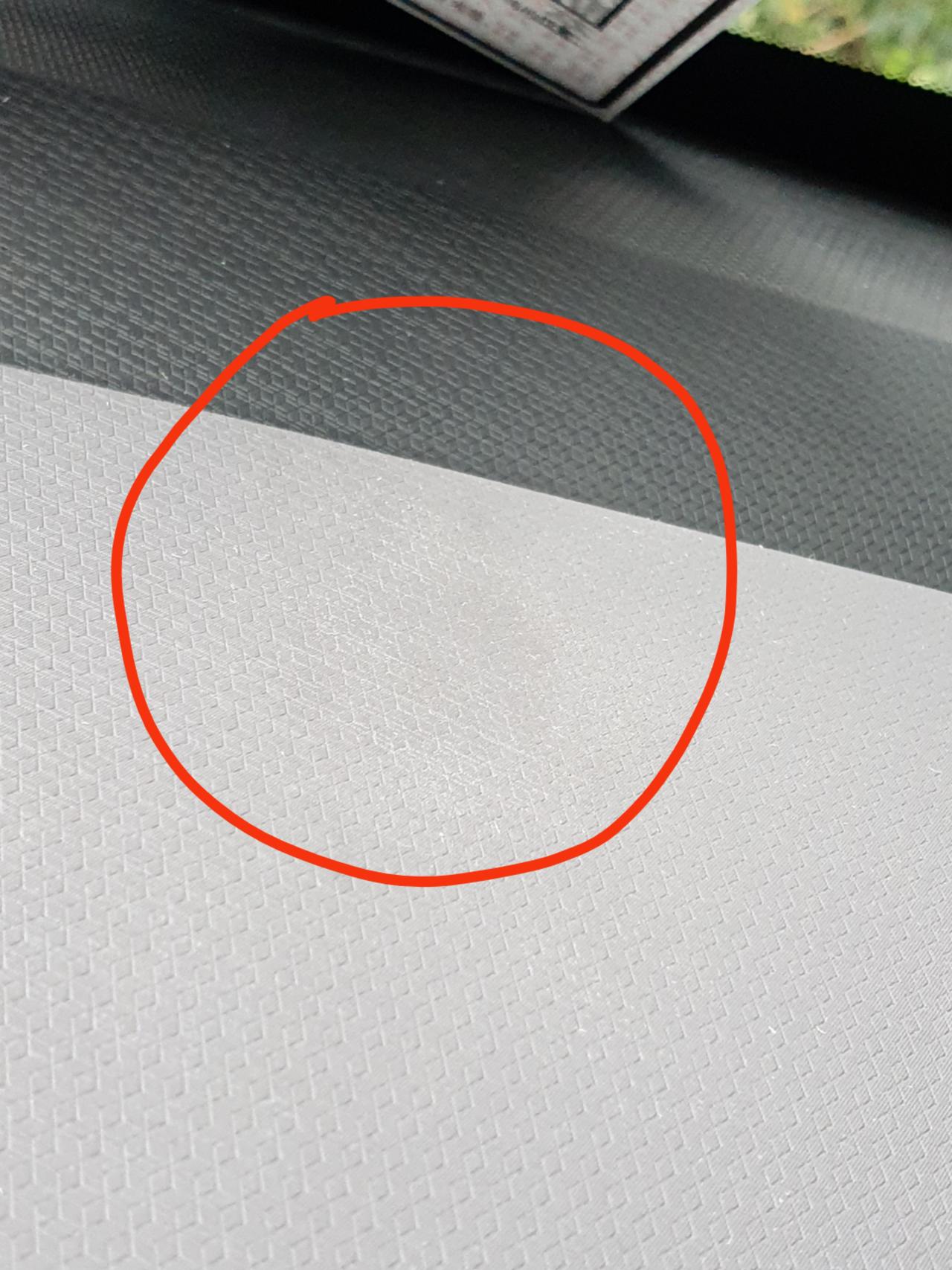 长安UNI-V 买了个临时停车牌，底座的胶粘上什么很难弄掉，用没用什么好用的东西能清理掉啊，看着难受
