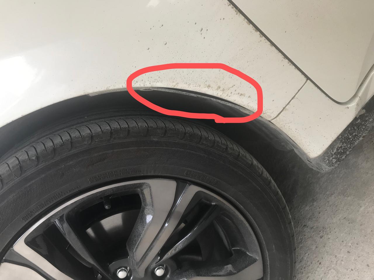 各位大佬帮忙解答一下我这思域这辆车也没什么碰撞为何这块板分离了，有什么补救措施，急??