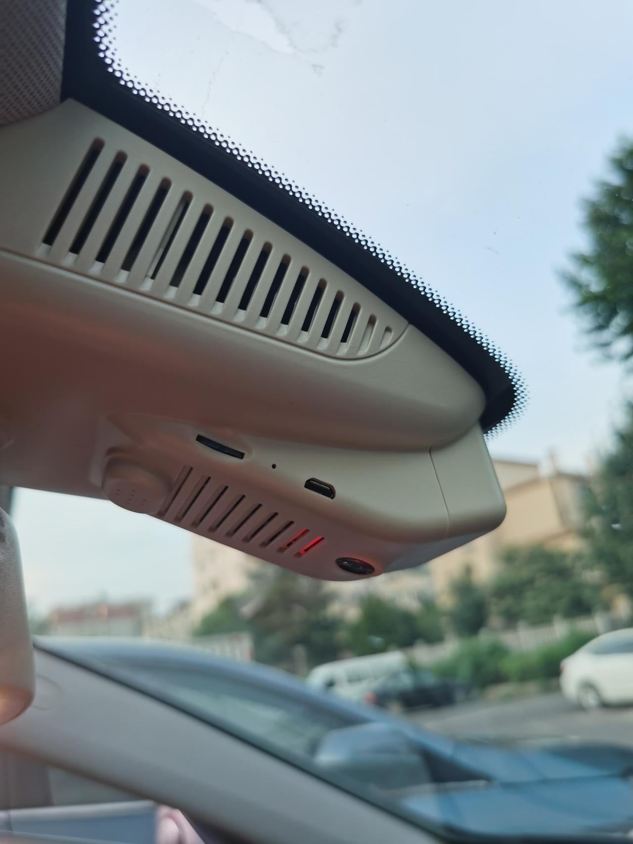 奔驰E级 E300车型，有没有车友知道这个行车记录仪需要下载哪个app的？现在记录仪时间不同步，提示我连接手机同步时间