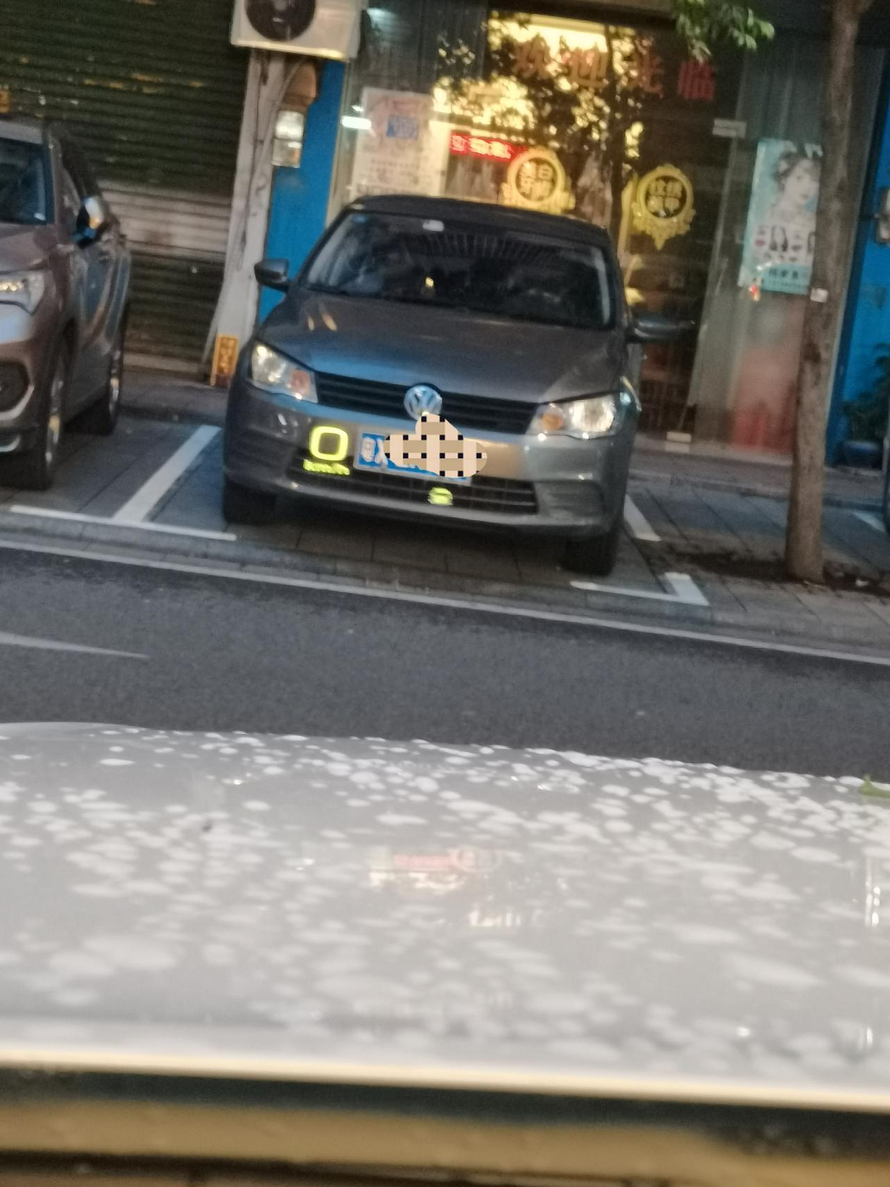 哈弗H6 H6max版抬头显示变黄色，，大家出现这种情况吗？如何调回来？