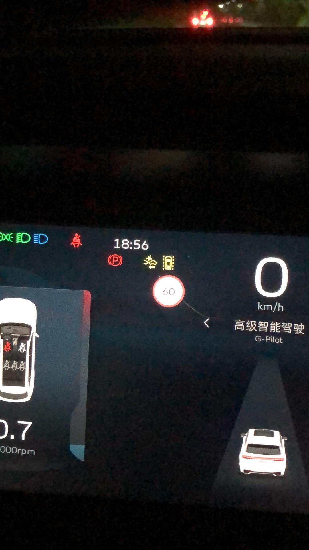 星越L跑了有一万公里了。今天不能说优点了。有一些问题必须要吐槽一下。早上发动车辆。竟然有汽油味。我的天啊 这才半年的车。