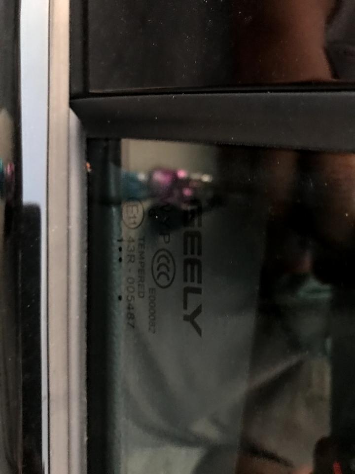 吉利星瑞 这个玻璃是什么日期生产的看不懂  2个点后面空了又一个点