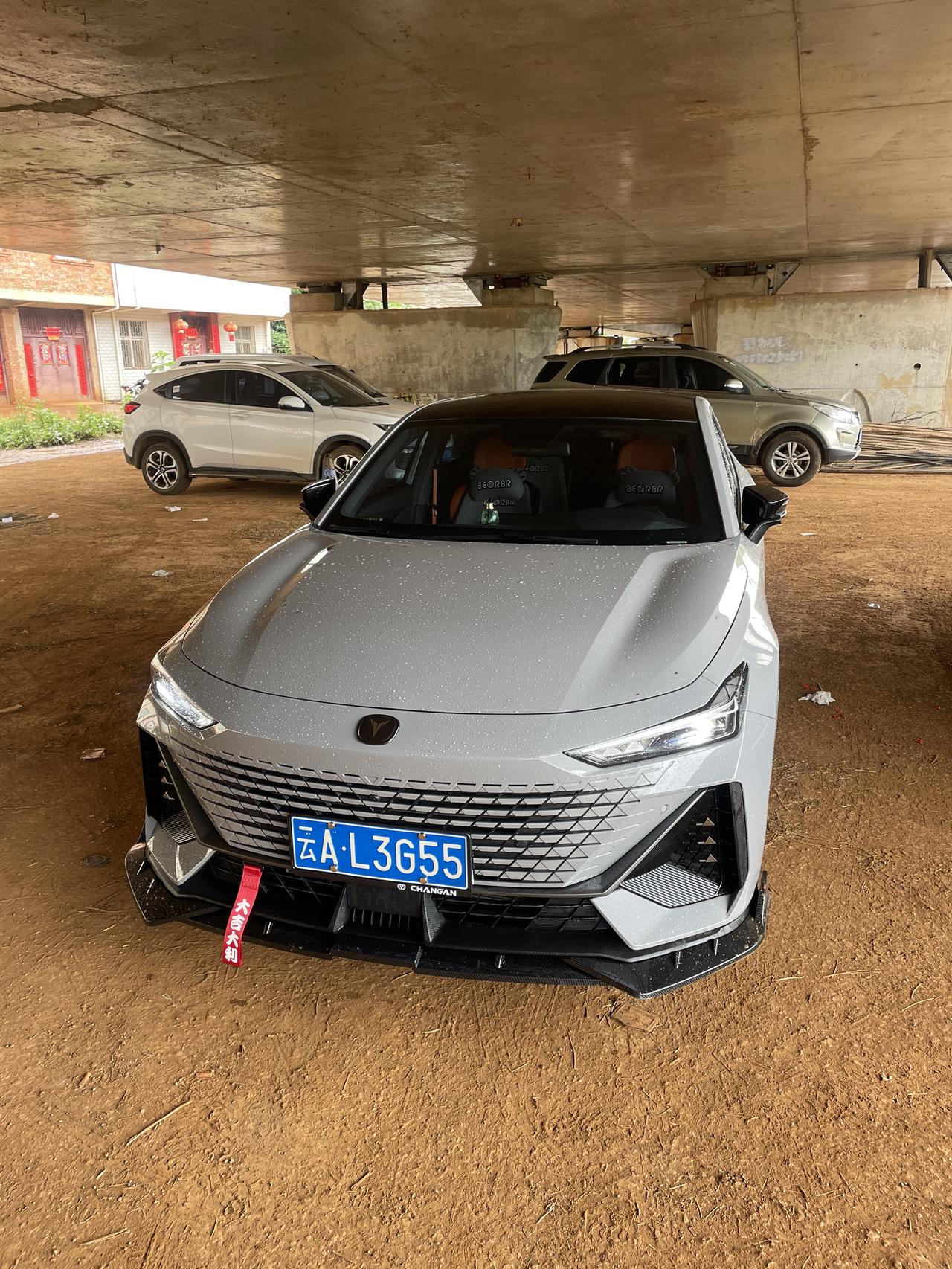 长安UNI-V 新车加油95号汽油 480左右加满，表显640左右续航。剩余300左右续航又去加油95号汽油加了300块