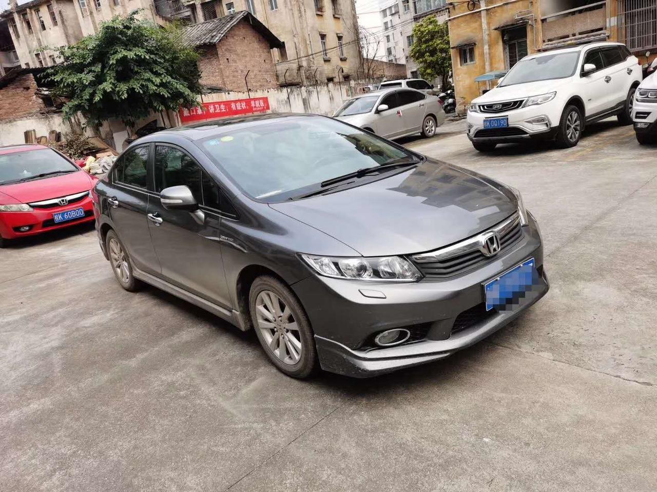 各位车友请问12年的9代思域值多少钱，车况没问题，女士上下班用车。