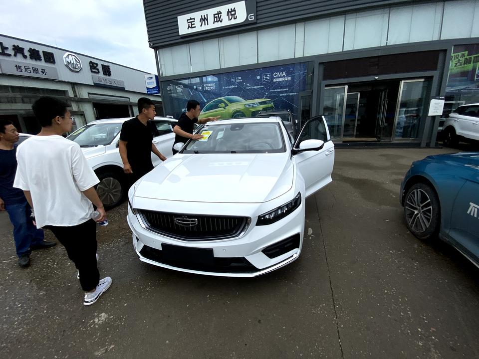 吉利星瑞 刚提车，白色的，请问这后面吉利汽车四个字能不能拆掉呀