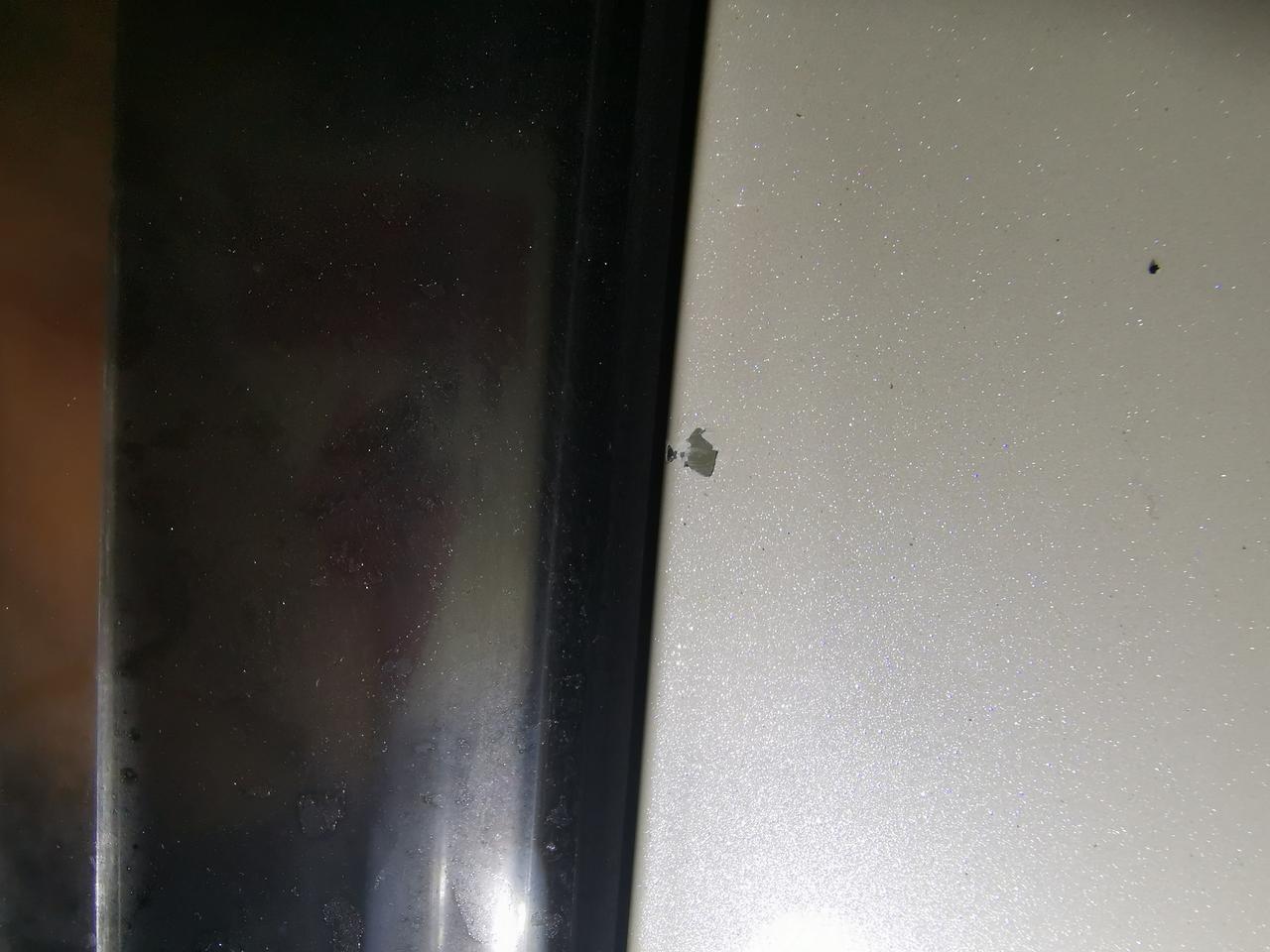 丰田C-HR CHR 20款珍珠白，引擎盖钣金漆被石头击中，直径6mm左右，看见底漆了，能补吗，好心痛，我的新车