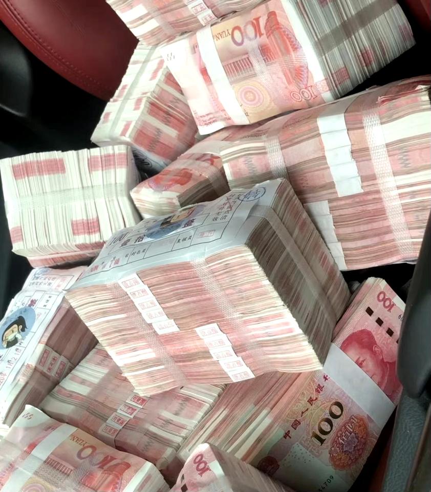 宝马X3 成都近段时间有人提宝马x3这个配置全款落地或者是分期都买的什么价格提供下了，谢谢?。具体哪家店优惠活动大，配置