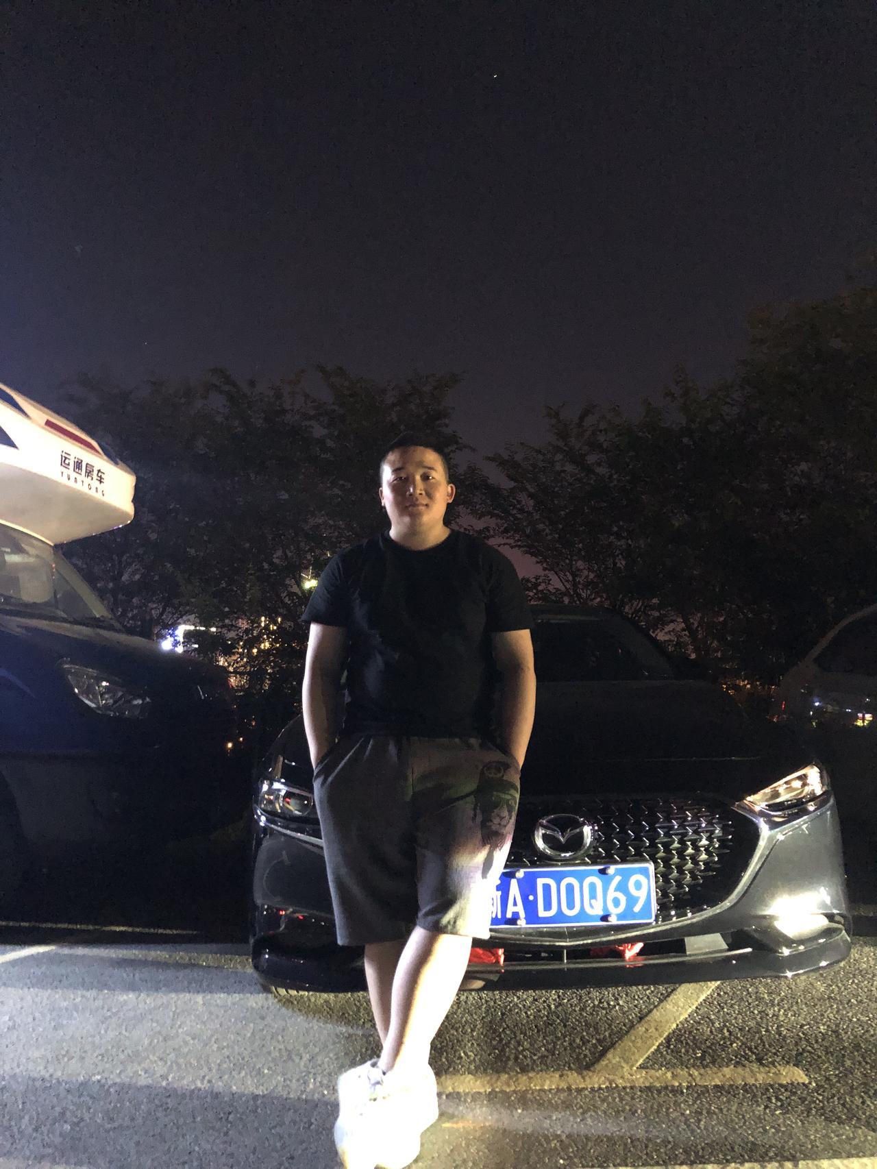 马自达3 昂克赛拉 2.0   质雅    1000公里  开空调，市区   目前8.8个油各位靓仔  你们呢