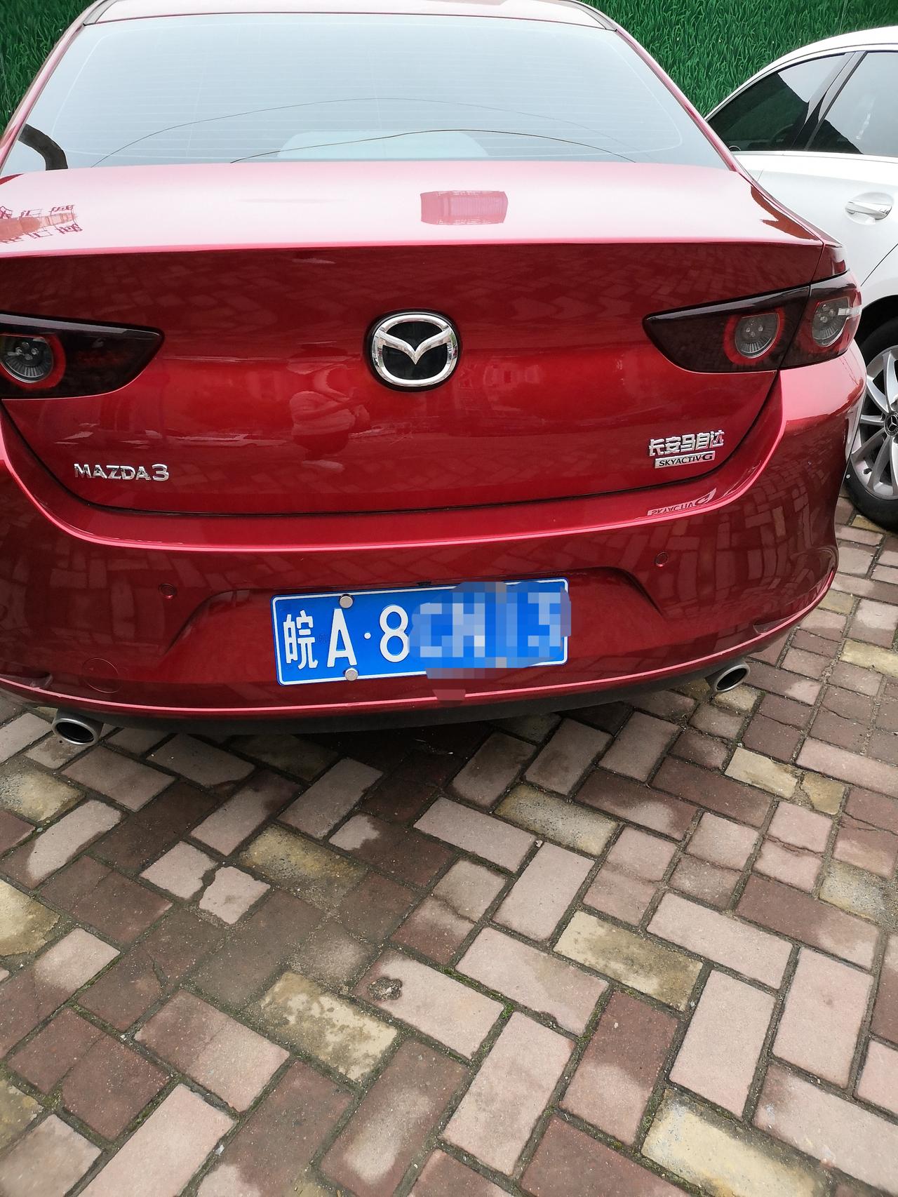 马自达3 昂克赛拉 为什么我今天车钥匙放里面，人离开一会，再过来一看 就自动锁上了，你们会吗