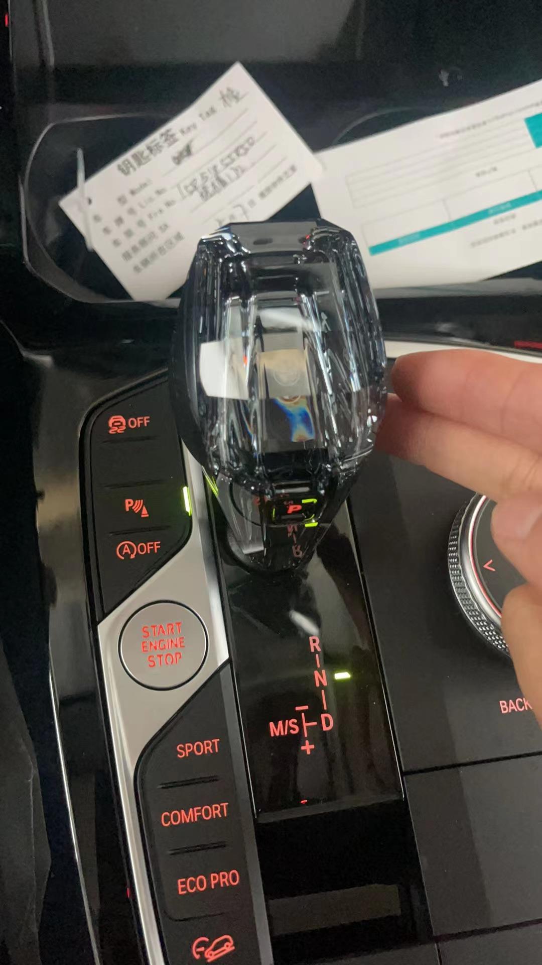 宝马X3 4s加装5000的原厂水晶档把，中间logo怎么是bmw？我看别人都是x或者3，有加装过知道的吗