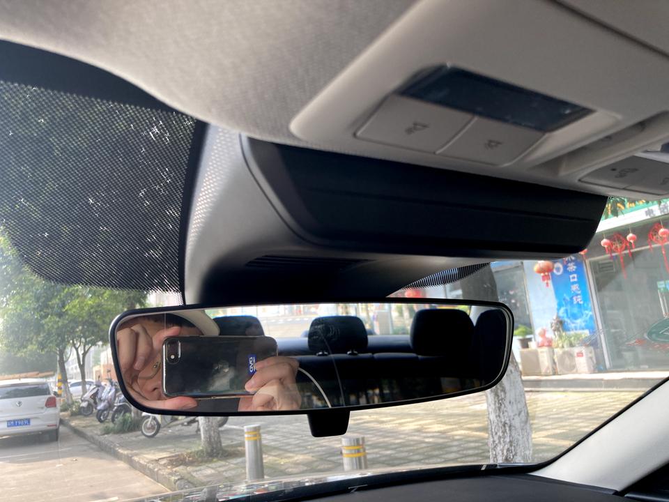 马自达3 昂克赛拉 老哥们帮我看看 你们都有这个问题吗？ 装完拍照以后，倒车影像被牌照遮挡了一点，但是我牌照是好好装的，