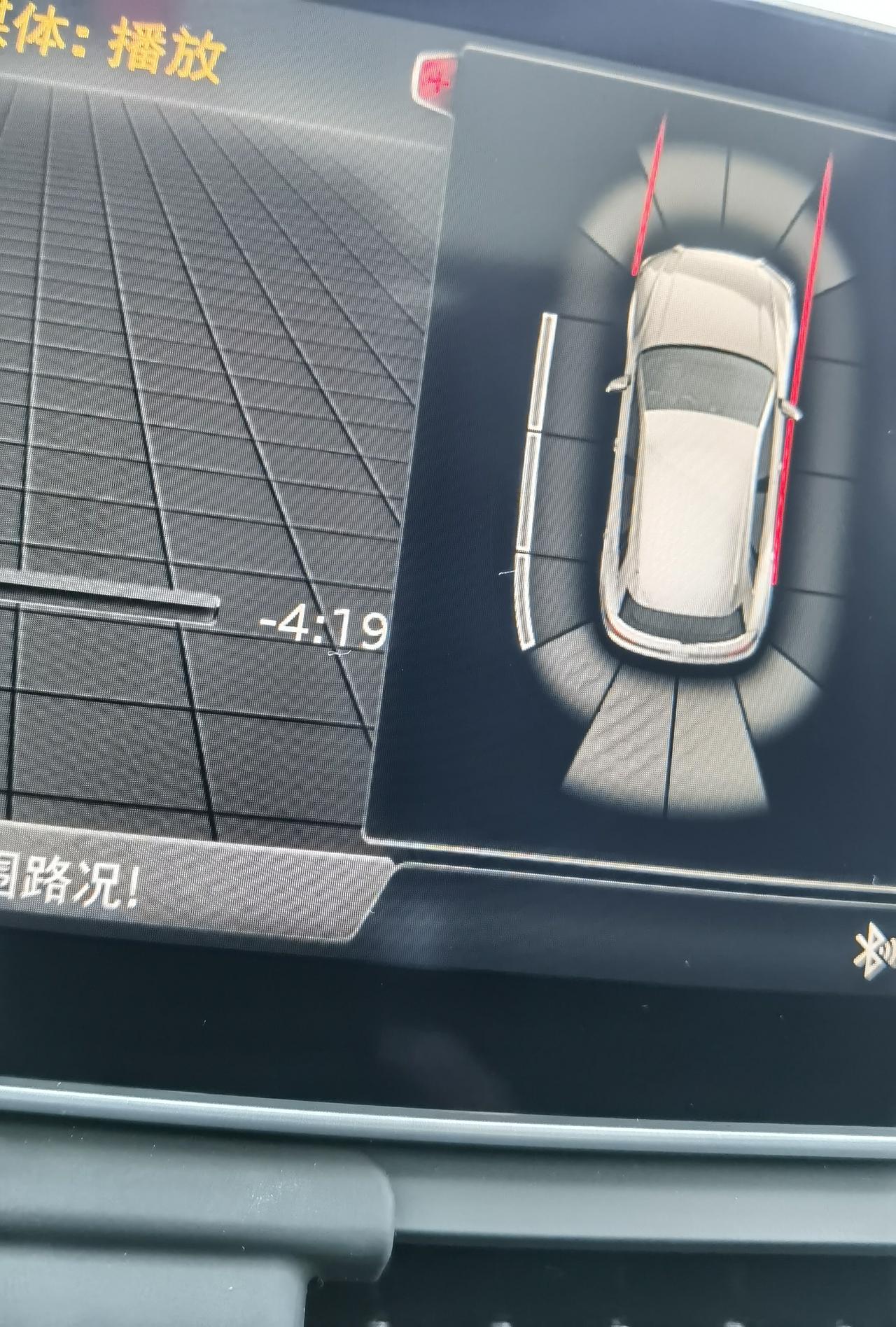 奥迪Q5L 会车时，如何调出360全景影像？当会车时或者遇到障碍物的时候，会出现如图右侧部分的警告提示，但当此时呢，我想