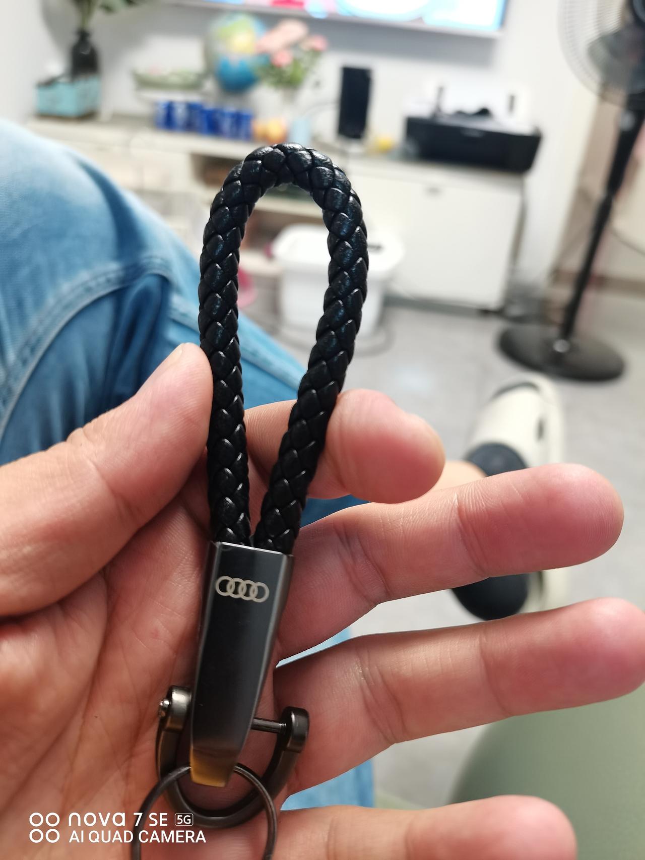 奥迪Q5L 钥匙在手，天下我有，40豪华提车咯，没要叫车仪式，老司机直接提车结束。！！