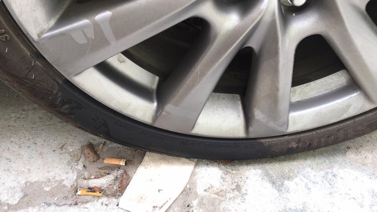 马自达3 昂克赛拉 车友们，你们的马三轮胎会漏油吗，