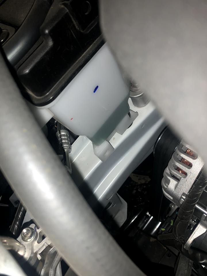 马自达3 昂克赛拉 这个冷却液是不是少了？11月份的车。还是新车都是这一点？