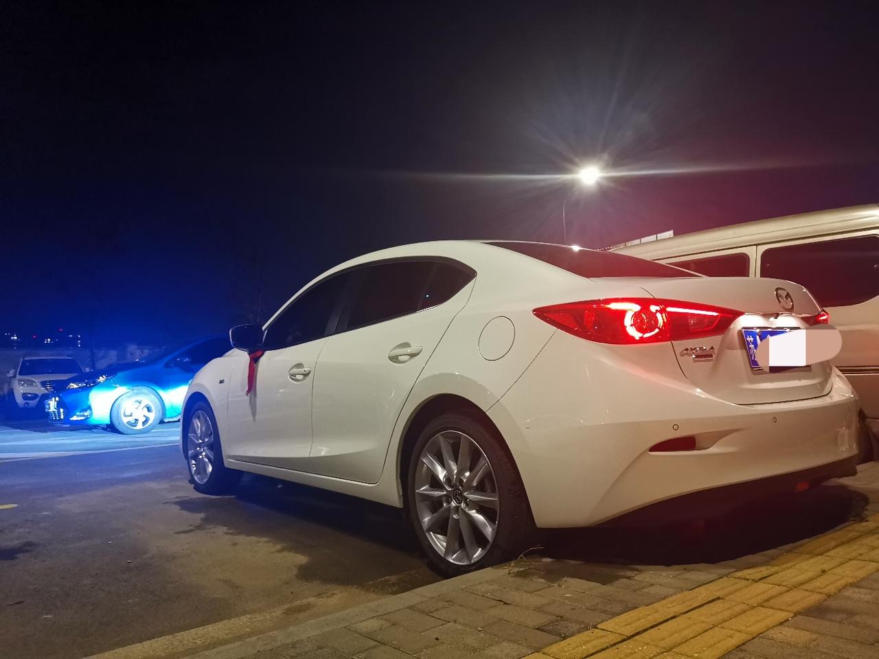 马自达3 昂克赛拉 各位车友，我的是昂克赛拉，去年四月份车子去四S店第二次做的保养，当时3300公里。因为平时不常开，到