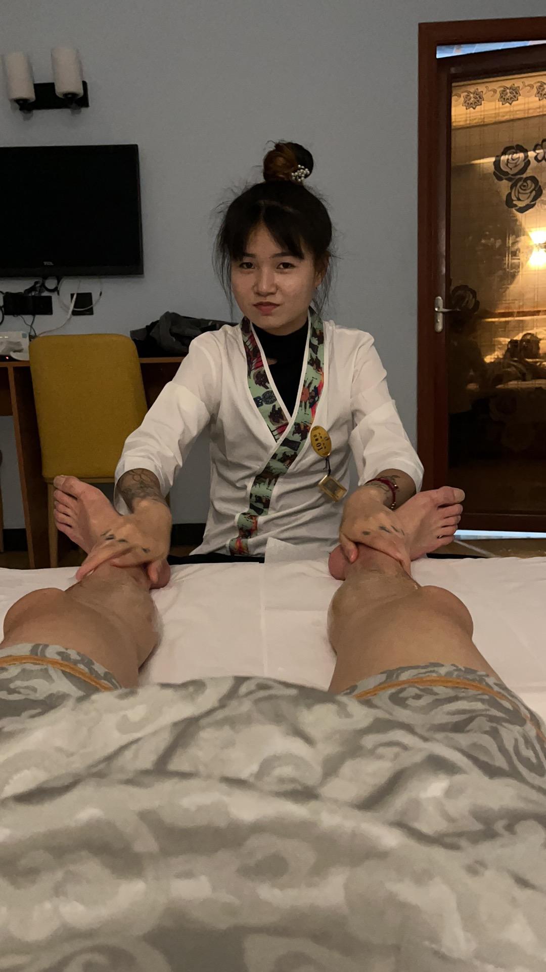 凯迪拉克CT4 为啥 我的豪华版 没有氛围灯？