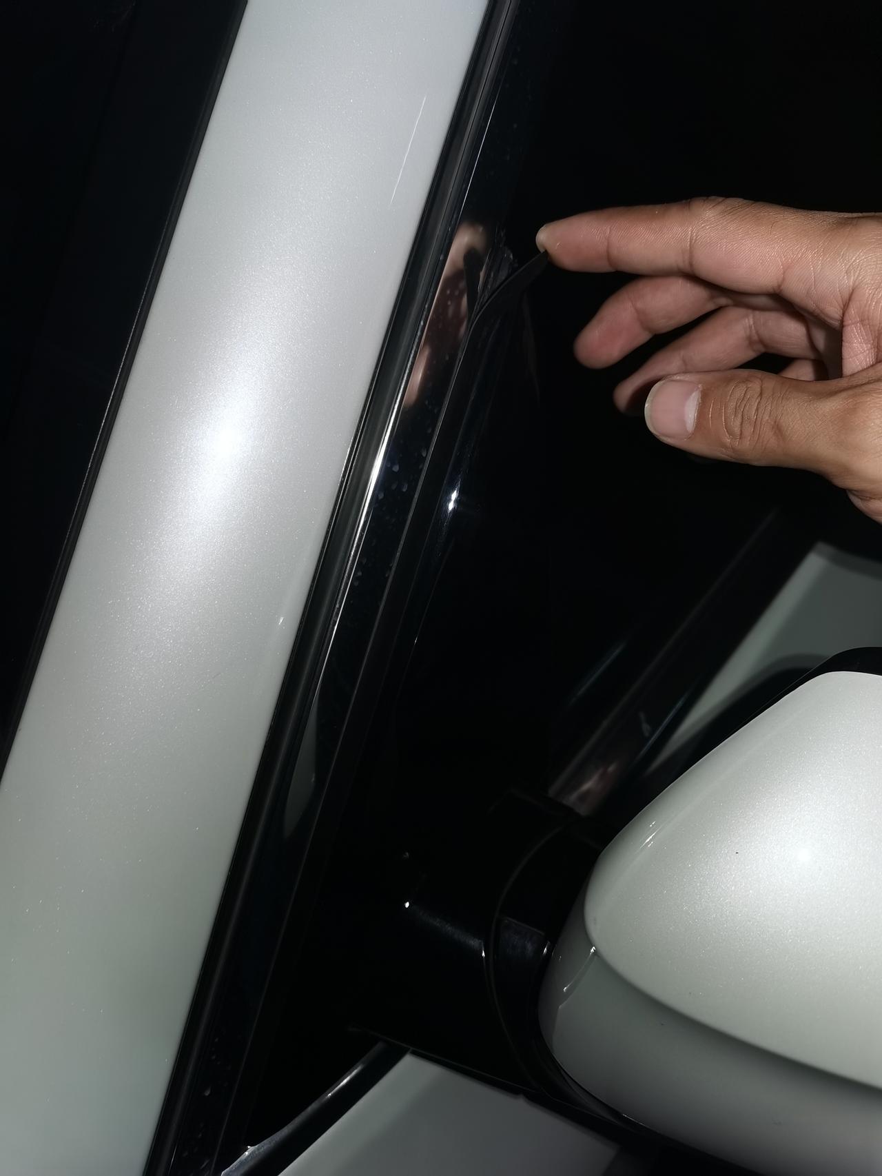 宝马X3 各位大咖X3豪华版后视镜胶条损坏情况多吗？怎样维修处理的？