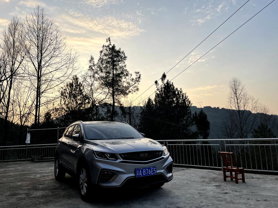 吉利缤越 2020 pro 1.4T干式双离合，城市开车喜欢打开自动驻车功能，堵车红绿灯停下都是切换的N档，因为D档驻车