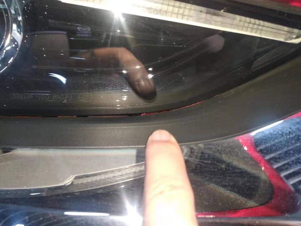 马自达3 昂克赛拉 我的小三在四儿子店换了保险杠。然后回来发现前大灯下边的缝隙有点大啊，之前没注意，难道保险杠是副厂的吗
