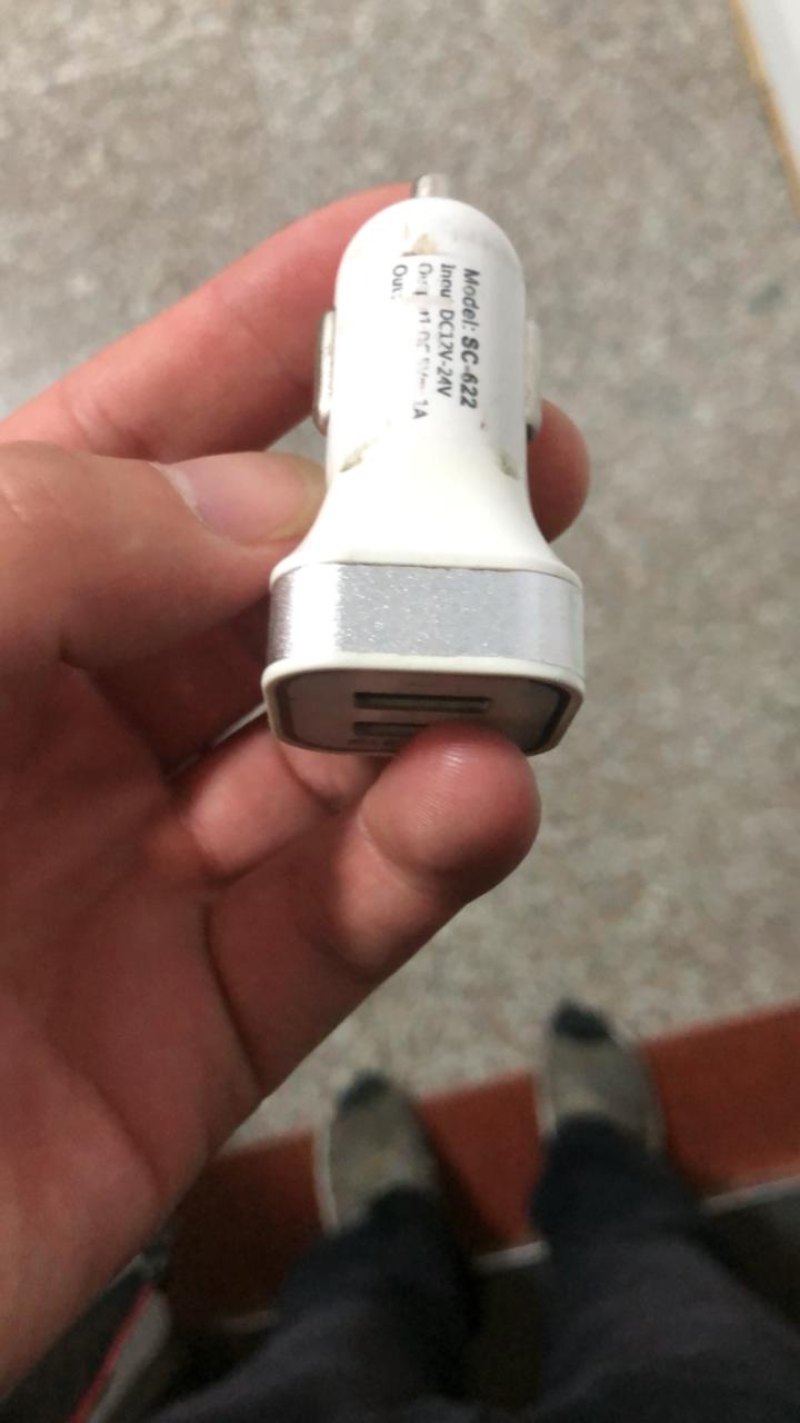 奥迪Q5L 车载充电器和线烧了 不知道对车有没有影响 就怕保险丝烧了 但是点烟器可以正常使用 然后我又买了一个车载充电器