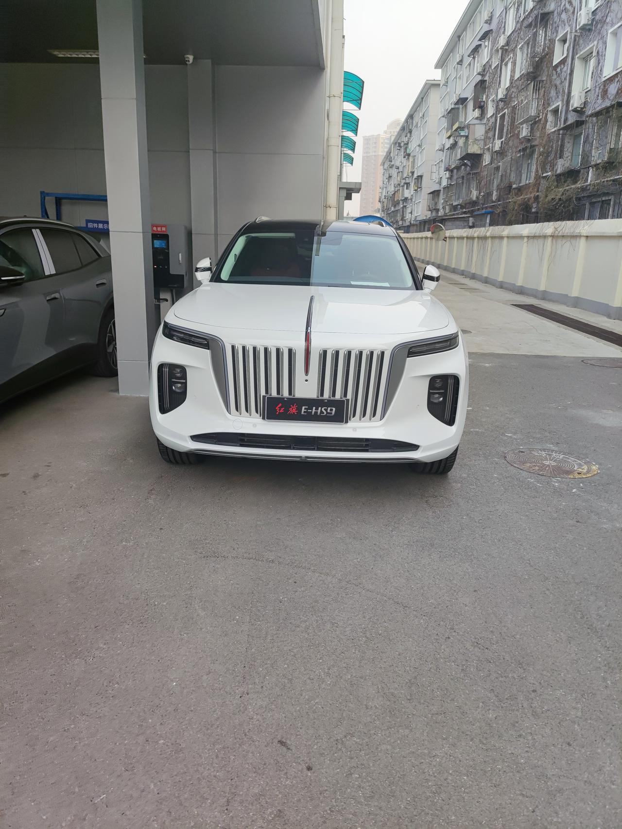奥迪Q5L 想问问友友们，有没有跟我一样的在4s店贴的隐形车衣跟加装的360，是单独花了钱的。之前听朋友说，装饰店装的有