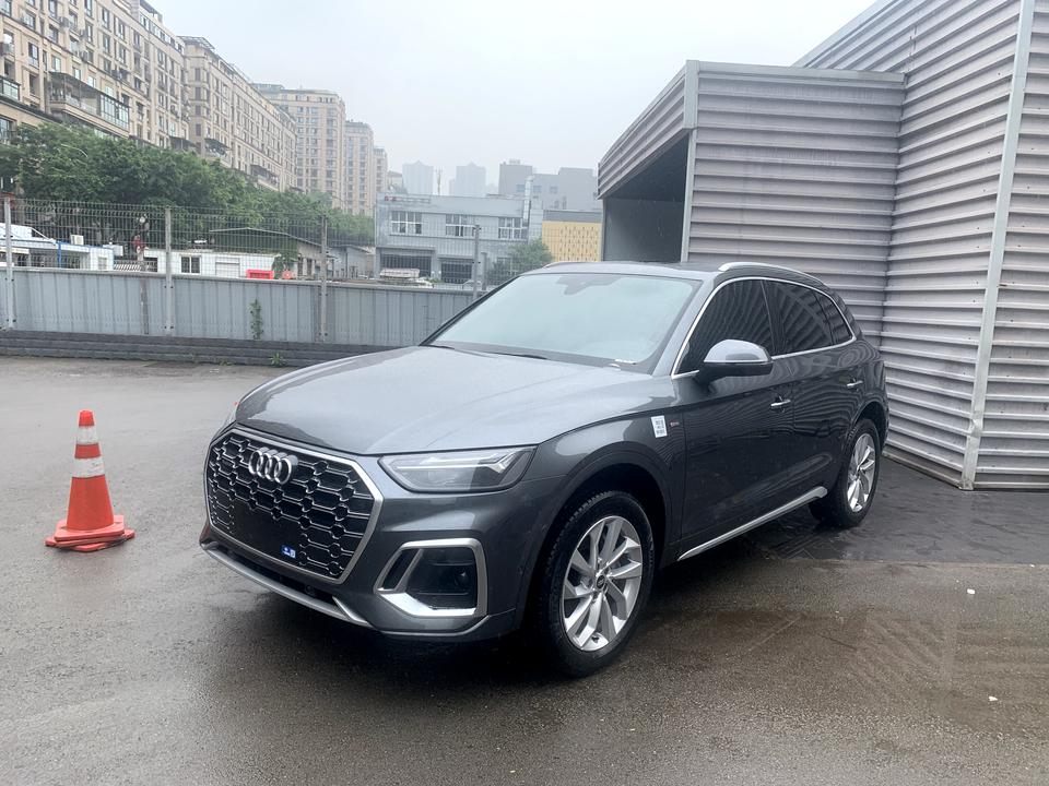 奥迪Q5L2022年2月22日出厂、现在开起中控霹雳啪啦的响，有没有遇到的朋友、什么原因？