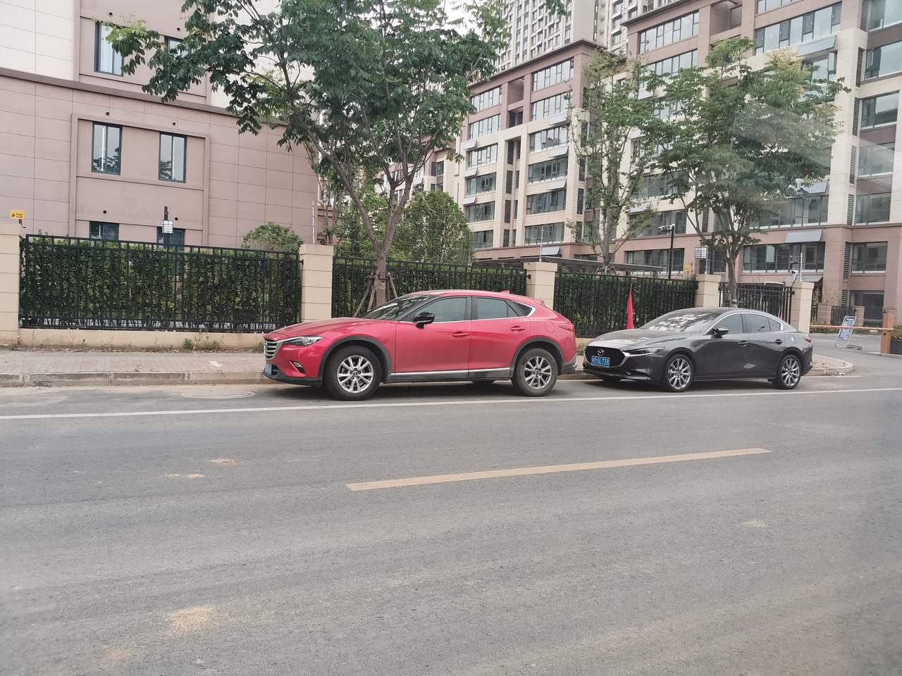 马自达3 昂克赛拉 灰色的是跑车吗