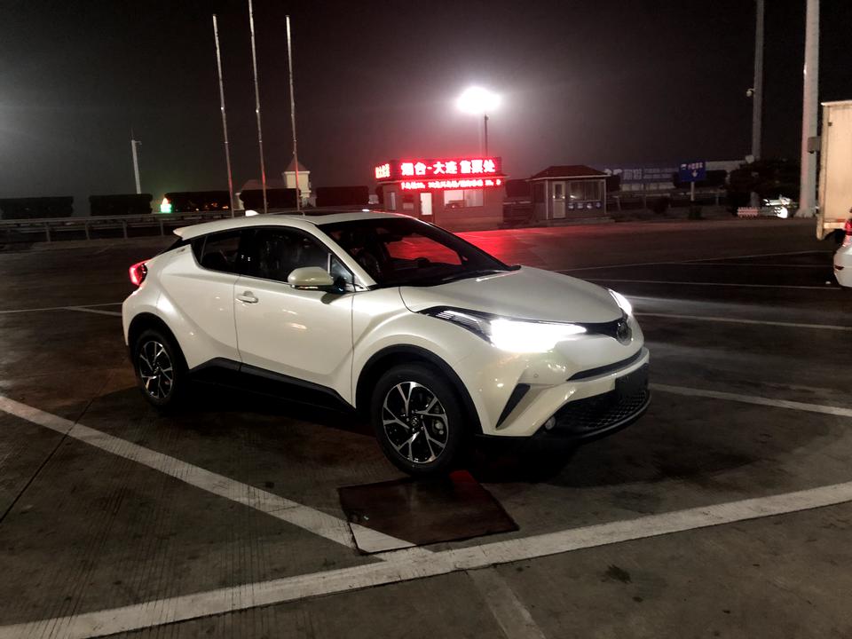 丰田C-HR 各位车友们，我的chr大灯，led近光灯，距离短，但是范围大，这个能调么？还有就是灯光不是直的，会有一个折
