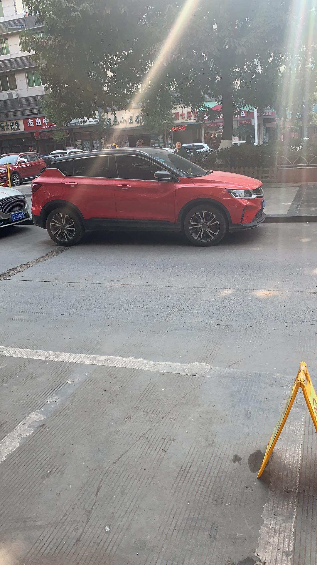 吉利缤越 去年5月份的车，到现在1万七公里， 还能值几个钱，顶配118800那款。
