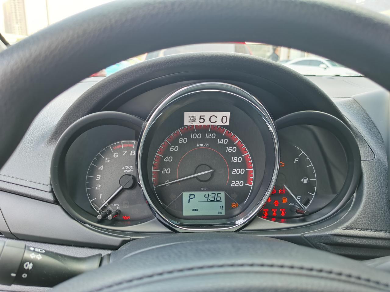 威驰自动创行加满油能跑多少？今天新车4公里，由于新车没有油就开到最近的加油站加满油大约加了40升，最近的加油站是中国能源