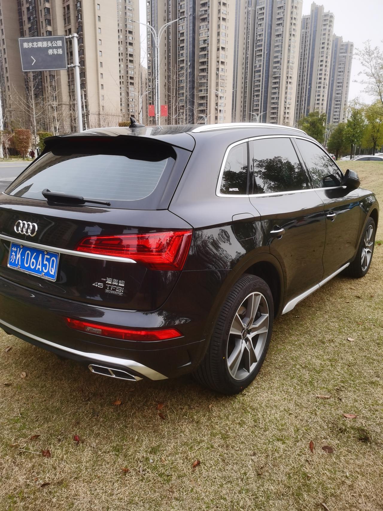 奥迪Q5L 我3.8号提车，到今天3.20，开了220公里，每天上下班6公里路程，两个红绿灯?，平均油耗13左右！请问各