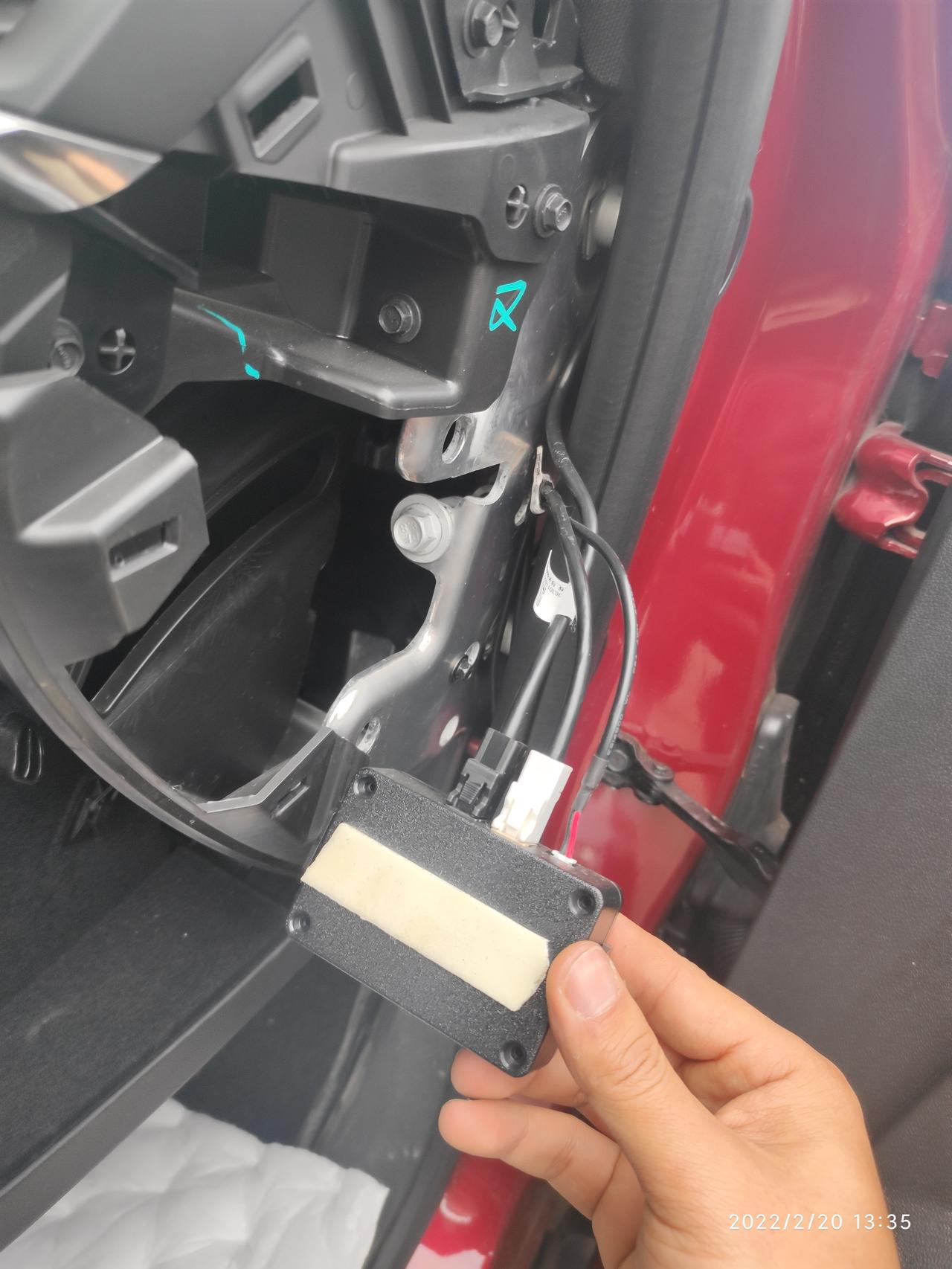 凯迪拉克CT4 我就想问问各位车主右侧中控异响你们是怎么解决的，烂路就响，感觉是线束碰撞的声音，我今天拆了这以为是这响，
