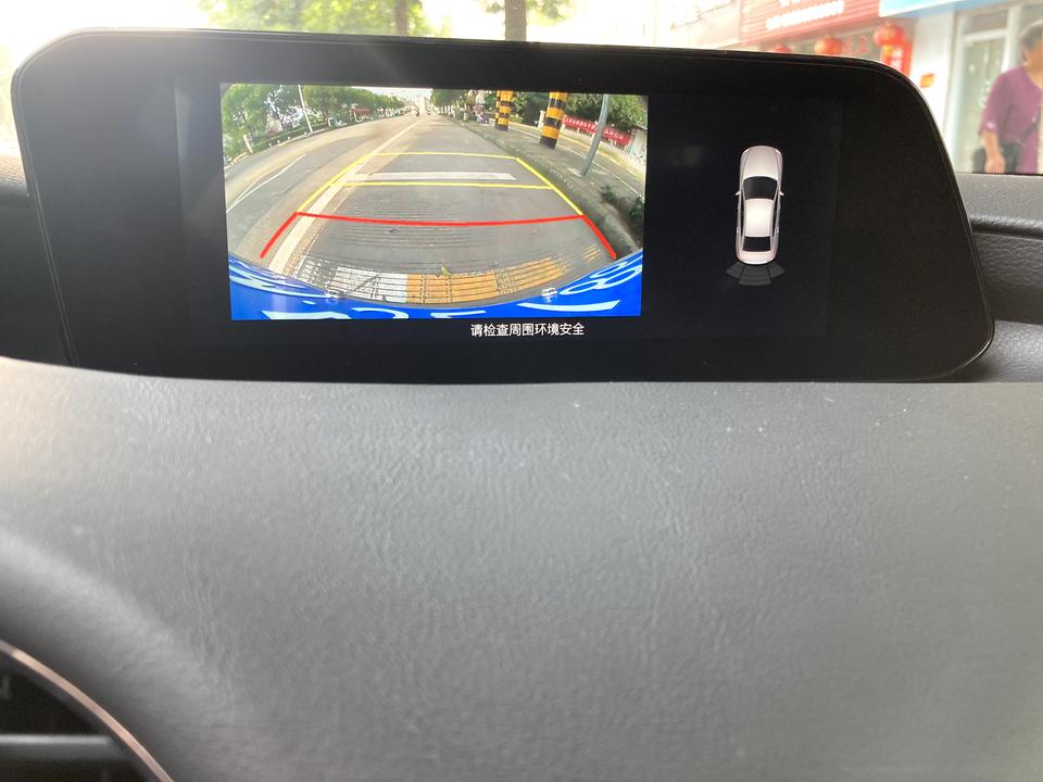 马自达3 昂克赛拉 老哥们帮我看看 你们都有这个问题吗？ 装完拍照以后，倒车影像被牌照遮挡了一点，但是我牌照是好好装的，